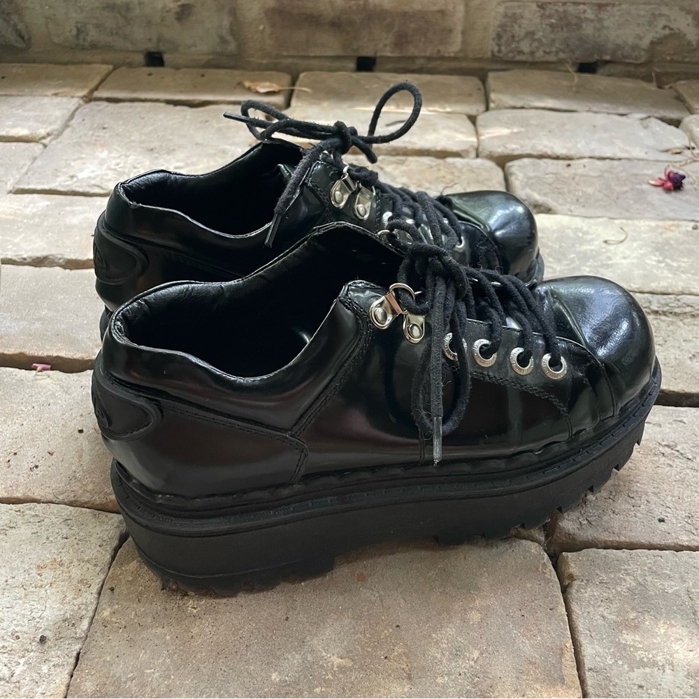 Unif Seek Shoe SZ 7 Excellent Used Condition